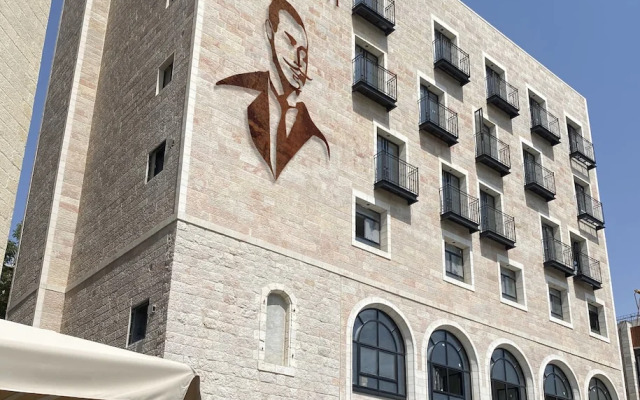 Brown Mamilla