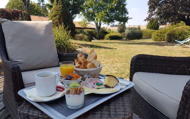 Kyriad Angoulême Nord Champniers - Hôtel & Résidence