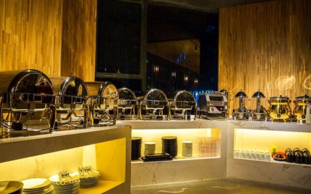 Hangzhou Yunhe Atour Hotel