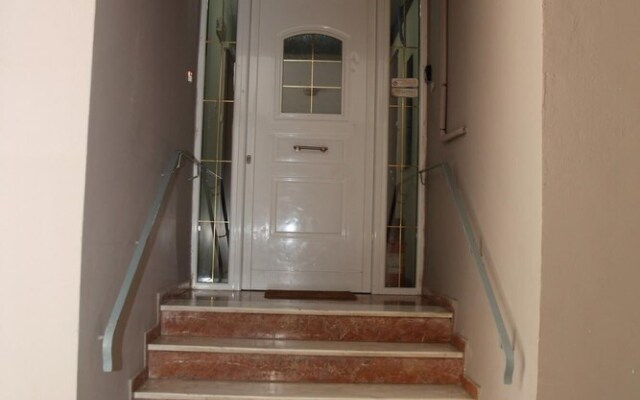 Ariadni s Athenian Apartment