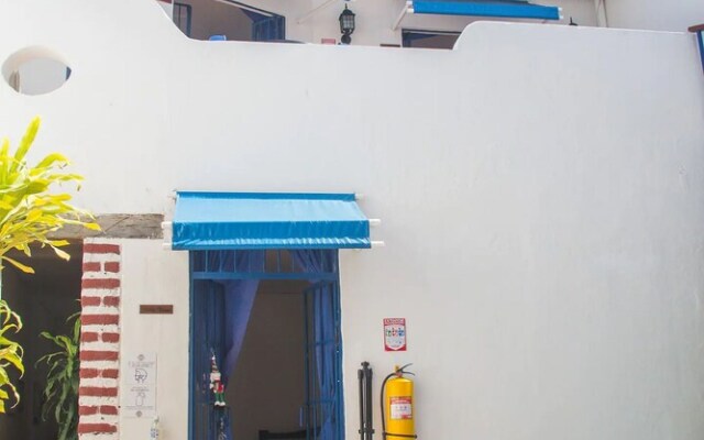 hpt-sc2 hotel room in getsemani with pool, breakfast and wifi