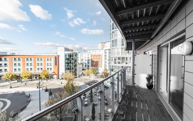 Luxurious Gunwharf Quays Sunset Views