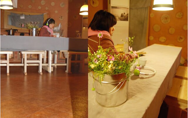 Ganghwadoindigo Frog Pension