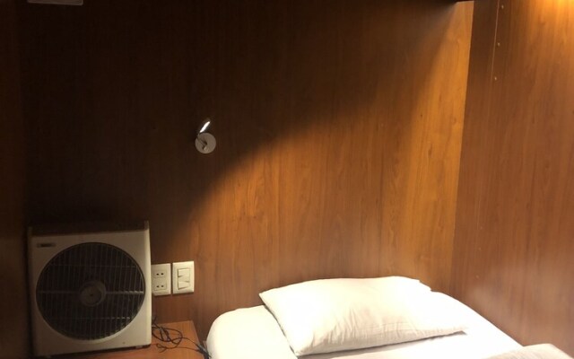 Onkel Inn Airport Sleepbox