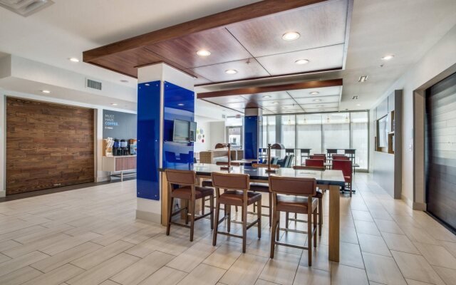 Holiday Inn Express & Suites Denton South by IHG