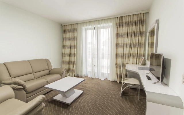 Отель Hollywoodland Wellness & Aquapark