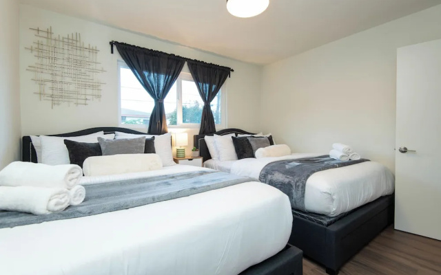 Wonderful 2-BR Apt Near Dodger