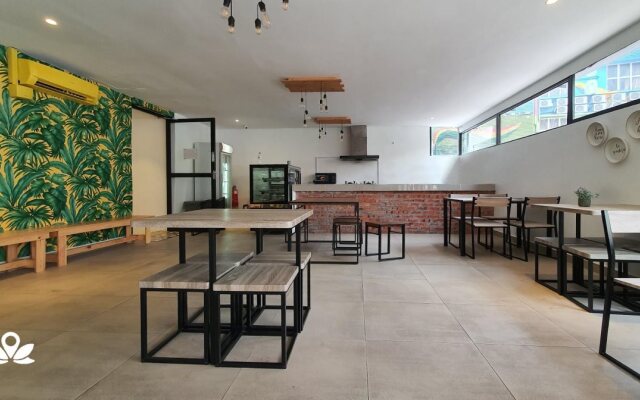 OYO 90121 Summer House Bed & Cafe