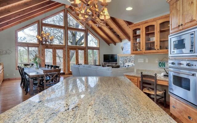 Bass Lake Beauty! 4 BDR Sleeps 16, Lakefront Views