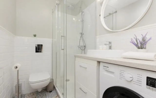 Modern Two-bedroom Warsaw by Renters