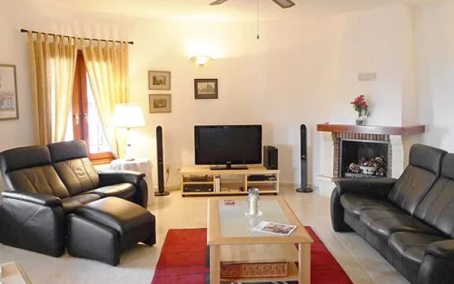 House Ruisenor Falcone