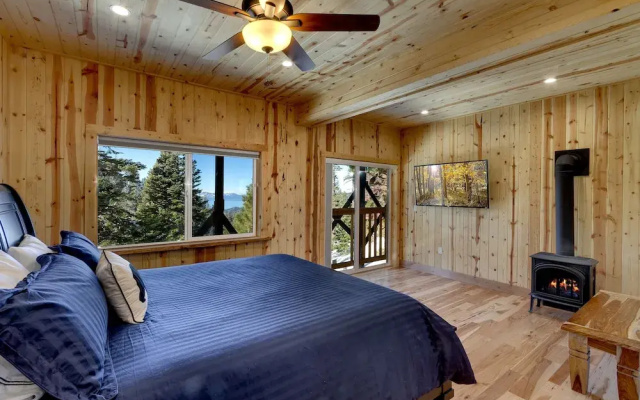Tall Pine Chalet 3 Bedroom Home