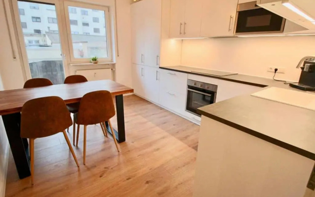 Fantastische Moderne und Zentrale Wohnung mit Balkon
