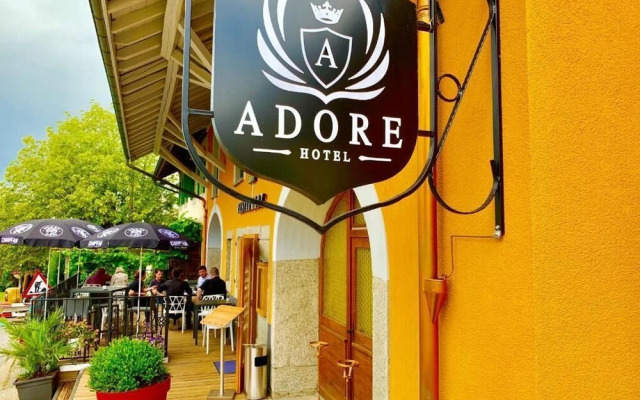 Hotel Adore