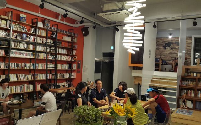 Andong Poong-gyung HOSTEL n LIBRARY