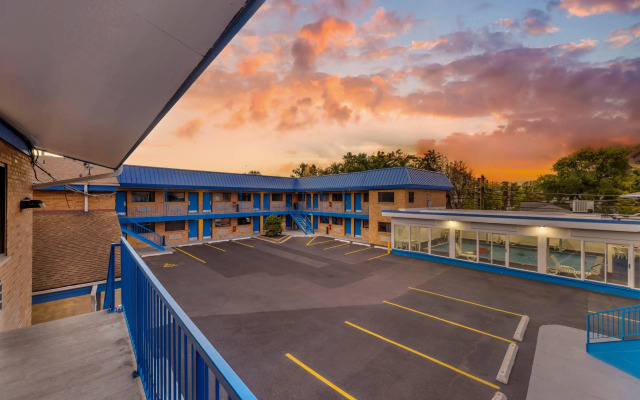 Rodeway Inn Lyons - La Grange