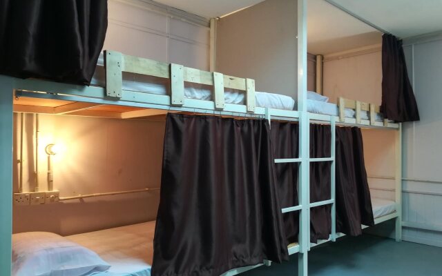 Get Inn Backpackers