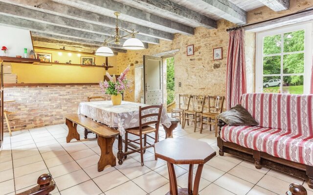 Beautiful Holiday Home in Wooded Grounds Near Villefranche-du-périgord