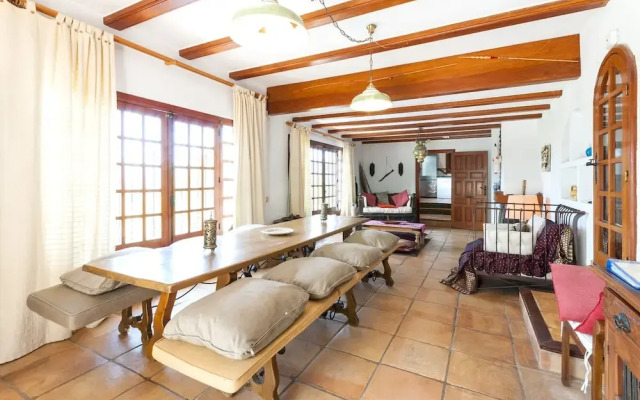 Casabra in Ador With 5 Bedrooms and 3 Bathrooms