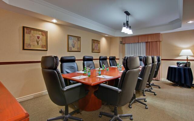 Holiday Inn Hotel & Suites Ottawa Kanata by IHG
