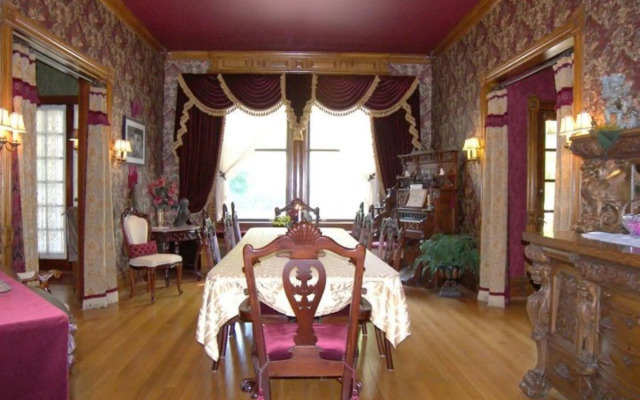 Alexander Mansion Bed and Breakfast