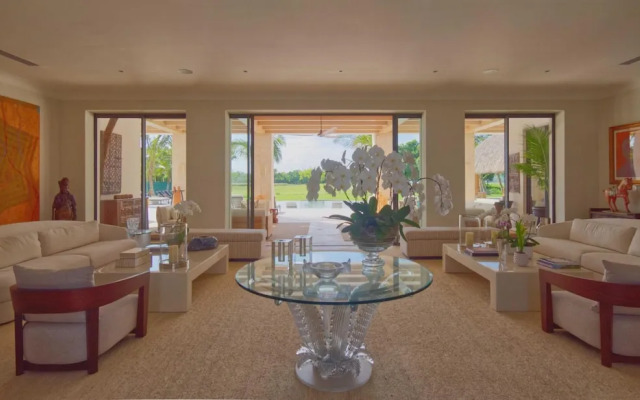 Luxury Villa With Heated Pool Jacuzzi Full Staff