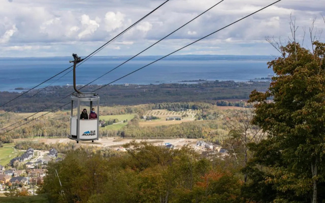 Mountain Walk - Blue Mountain Resort