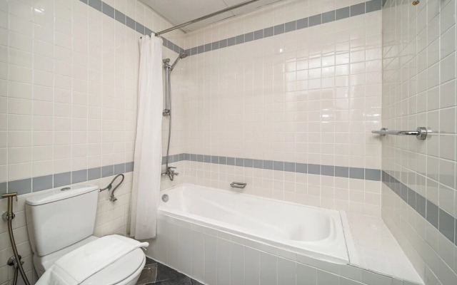 PVH - Sunny Studio - Madison Residency