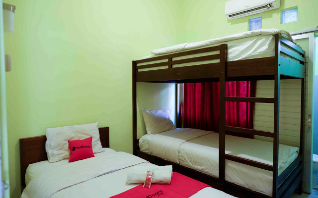 RedDoorz near Institut Pertanian Yogyakarta
