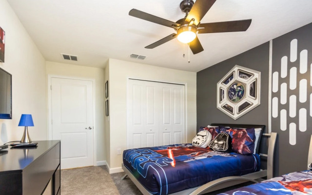 Romeo Circle Villa Storey Lake