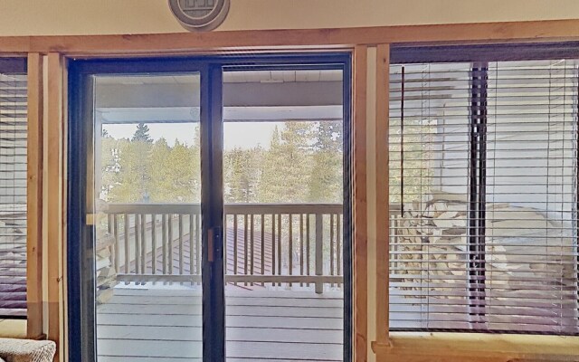 Spacious 2 Bedroom Condo with Loft! Stargazing, Quiet Neighborhood! by RedAwning
