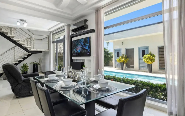 Magical Oasis 6BR w Large Pool Gazebo Views