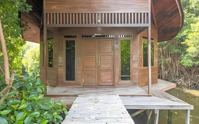 RedDoorz Resort @ Taman Wisata Mangrove