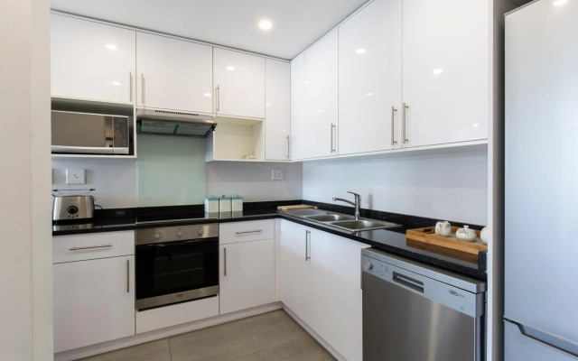 uSHAKA WATERFRONT - SPACIOUS SUBLIME STUNNER