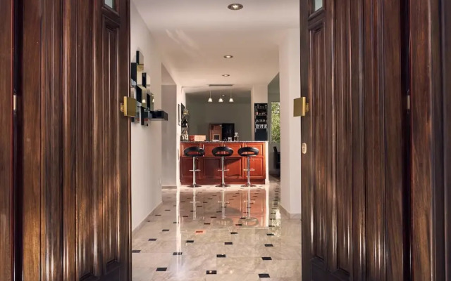 Mont Bleu Luxury Villa