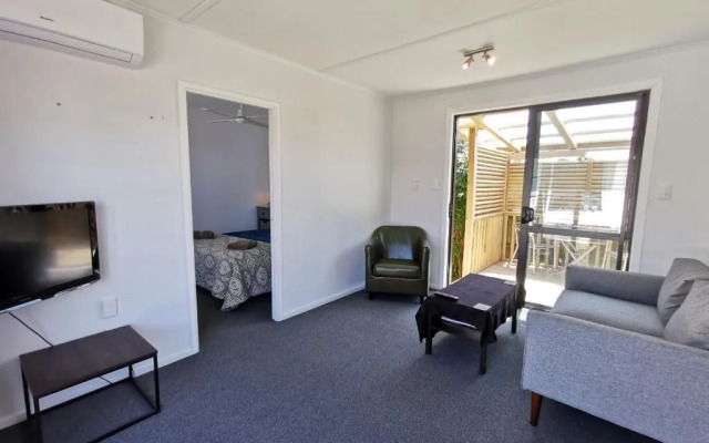 Parakai Geothermal Motel