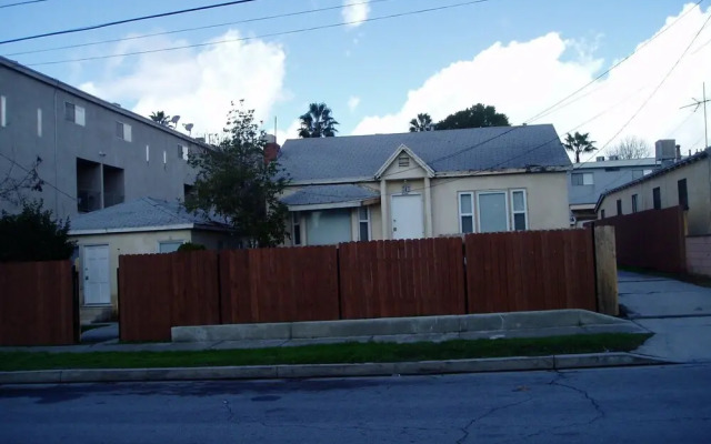 Unique 2 Bedroom in Burbank