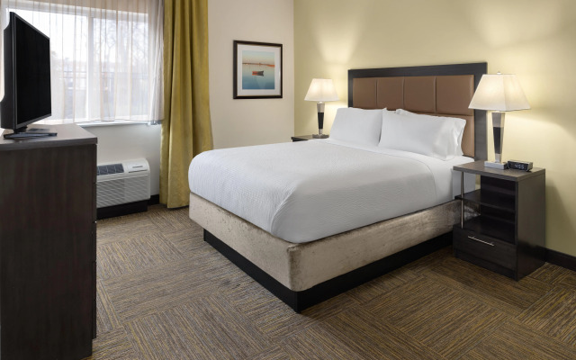 Candlewood Suites Chester - Philadelphia International Airport by IHG