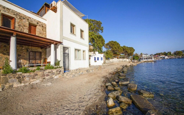 Seaside House With Refreshing View in Gumusluk