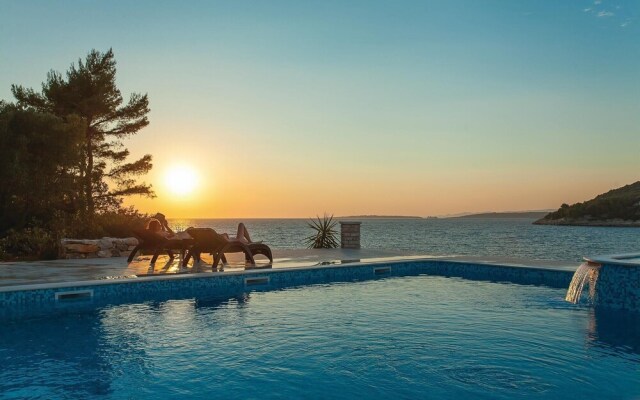 Amazing Home in Poplat With Wifi and 2 Bedrooms