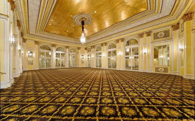 Amway Grand Plaza, Curio Collection by Hilton