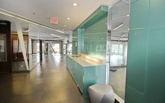 Presidential 1 Bedroom Condo across CN Tower
