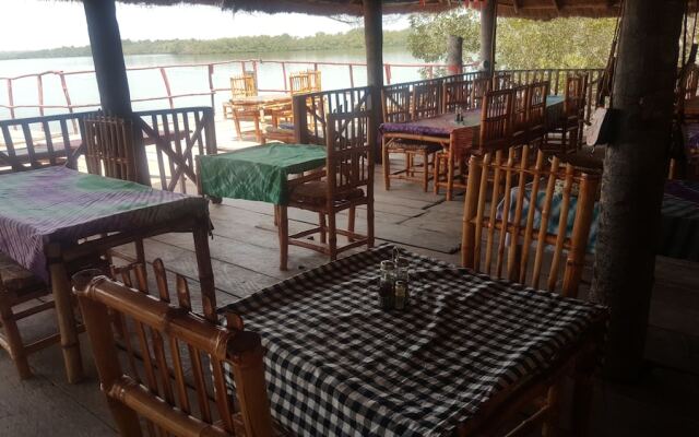 Bintang Bolong Lodge