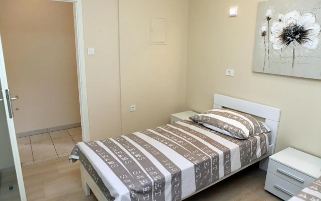 Spacious Izola Apartment SL