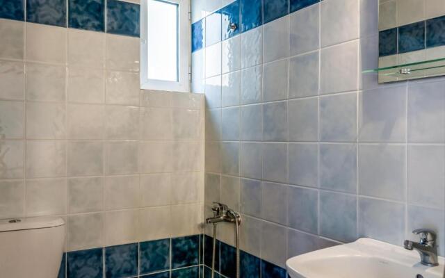 APARTMENT3 50metres from THE sea 'NEW LISTING'