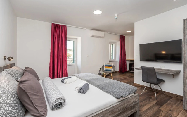 Apinelo Port Rooms