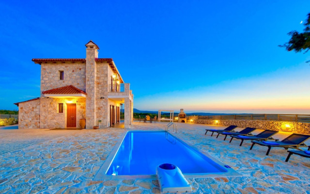Villa Traditional 1