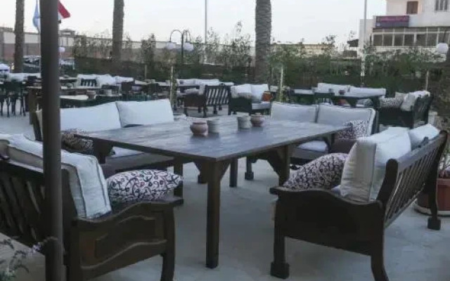El Jawhara Inn