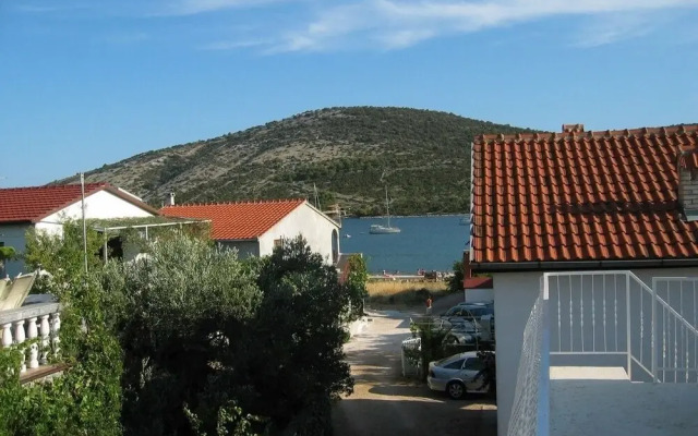 Maja - 80 m From Pebble Beach - SA1 Istok