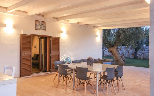 TD Villa Ricchiari Traditional Villa With Designer Pool